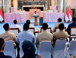 Presiden Prabowo Tulis Pesan Integritas dan Keberanian untuk Jaksa